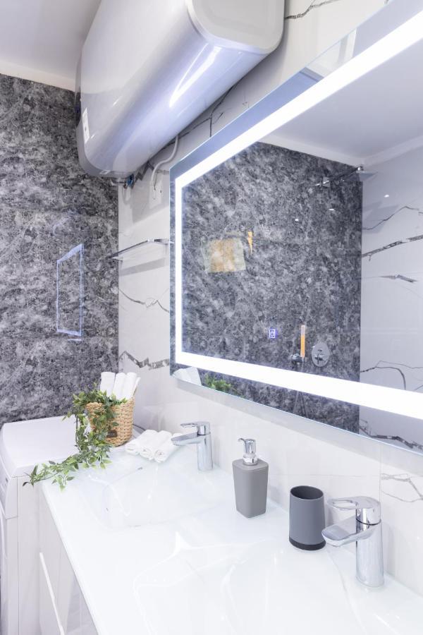 Exclusive 2 Bedrooms Apartment Tirana Exterior photo